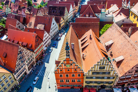 dinkelsbuehl-istock_32460482_xlarge-editorial-only-meinzahn-585x390