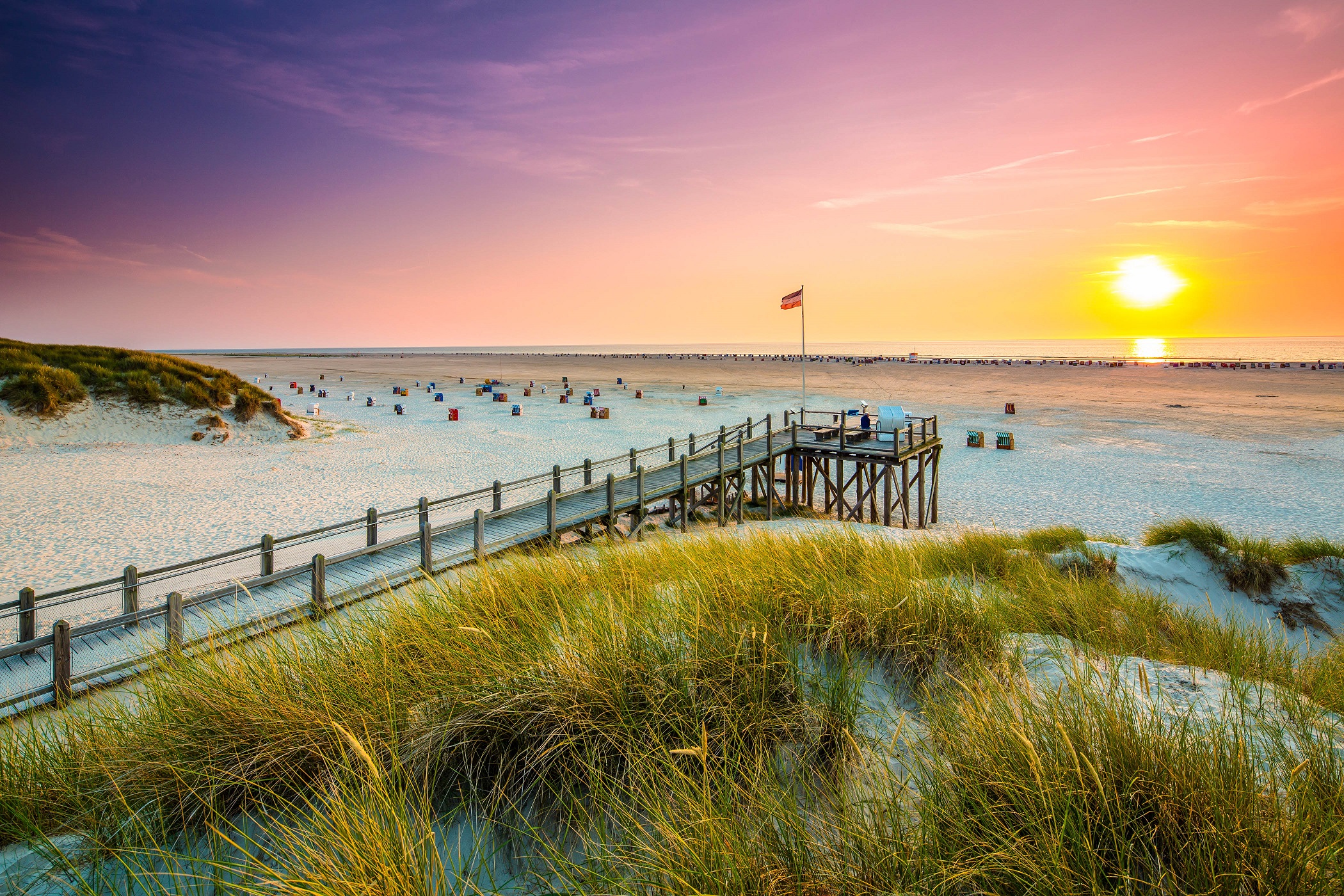 view-point-on-the-beach-of-amrum-istock_46128214_xlarge-2