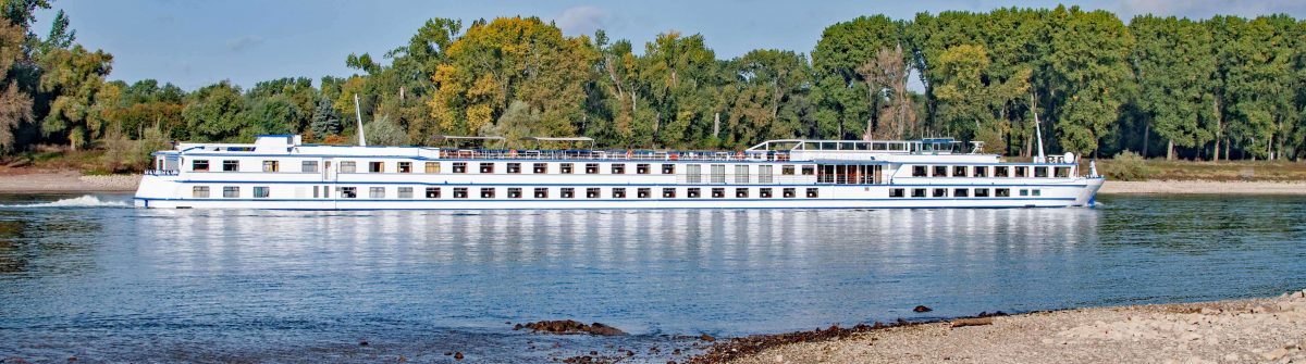 Kreuzfahrtschiff_shutterstock_604778594_tiny