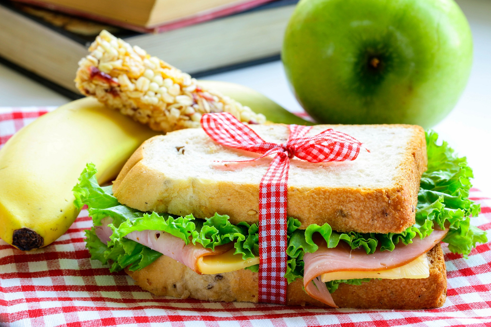 Schlafen am Flughafen Tipps, Nahrung, Sandwich