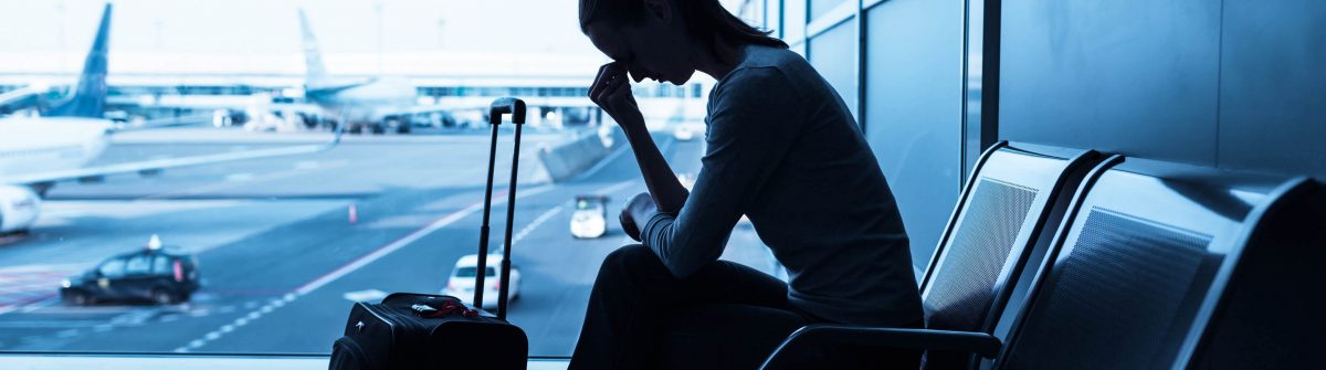 Gestresste-Frau-in-den-Flughafen-iStock-478720210-2