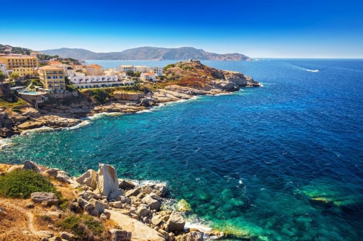 Korsika-Bucht-bei-Calvi-shutterstock_484212553