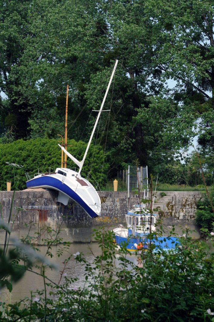 Erwin Wurm, Misconceivable, Canal de la Martinière, Le Pellerin, création pérenne Estuaire 2007 © Bernard Renoux_LVAN. (2)
