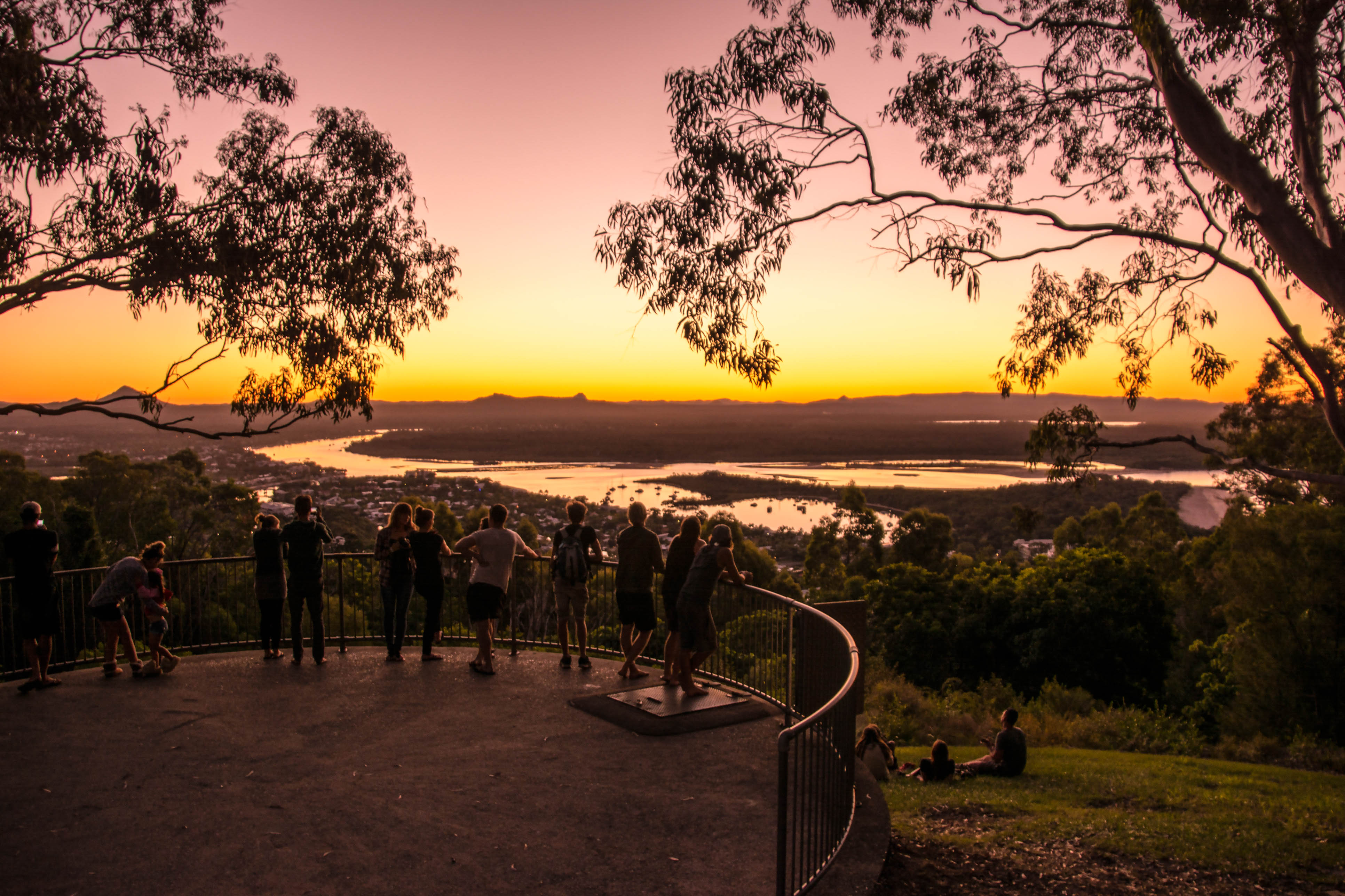 Sonnenuntergang am Strand von Noosa, Australien