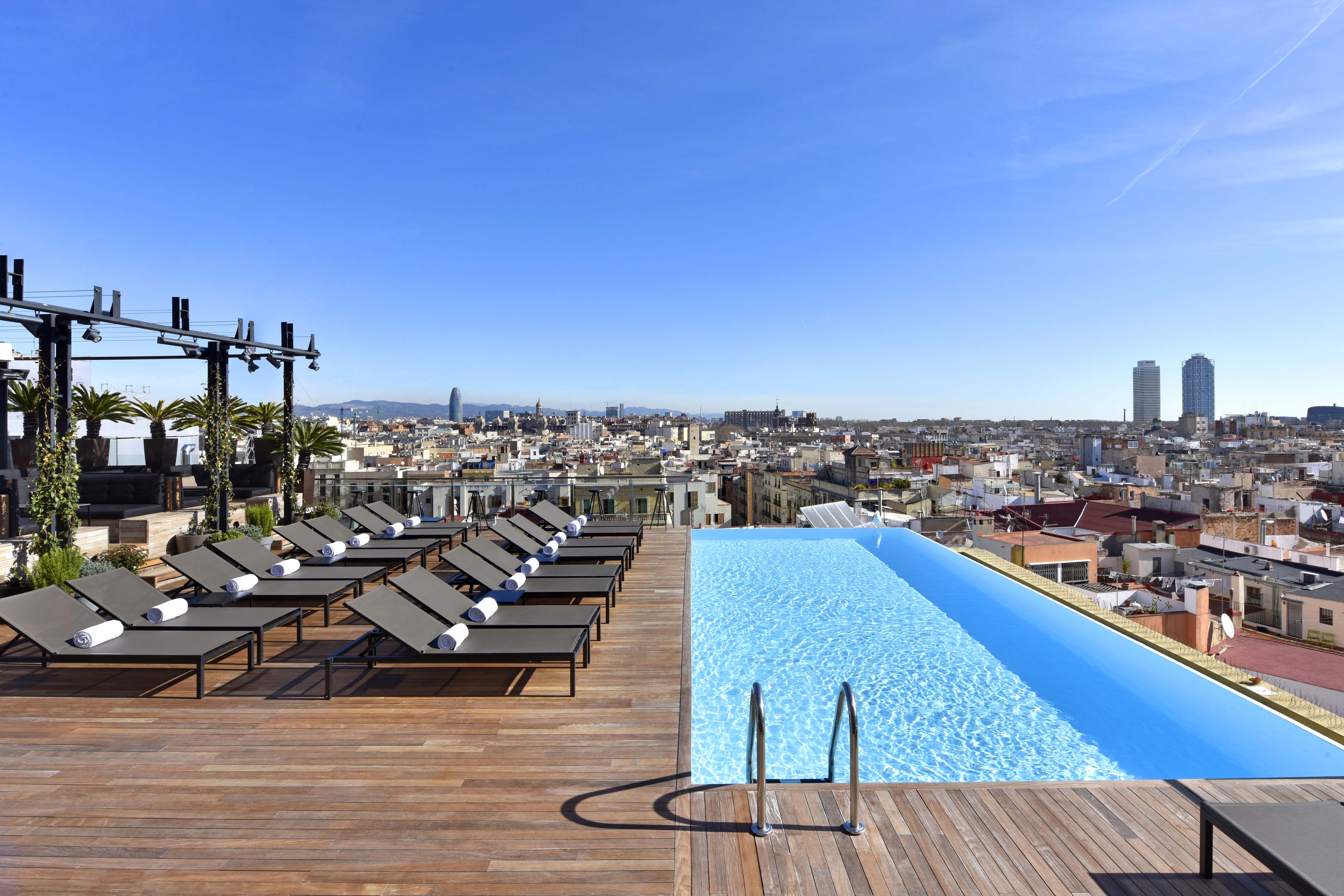 Rooftoppools sind in Barcelona im Sommer genau das Richtige