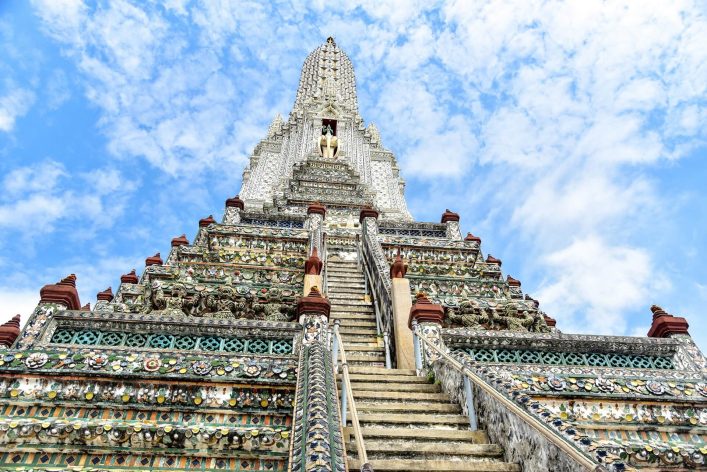 Steep-Stairways-to-the-Top-of-Wat-Arun-shutterstock_363176744