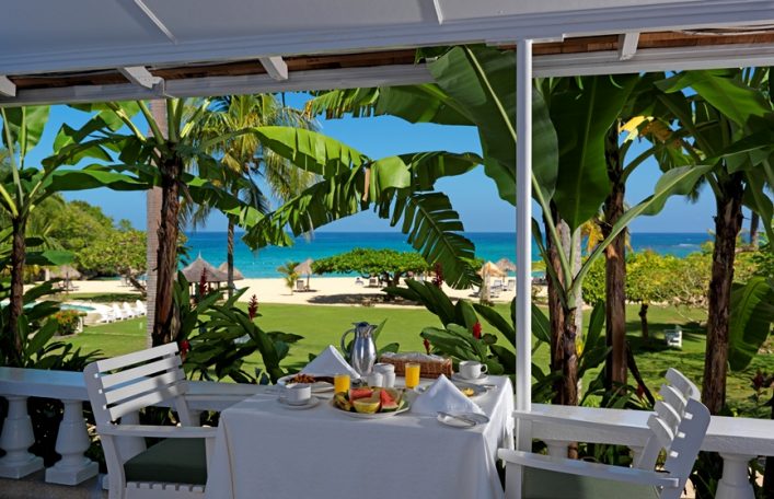 Deluxe-Verandah-Suite-Room-Service