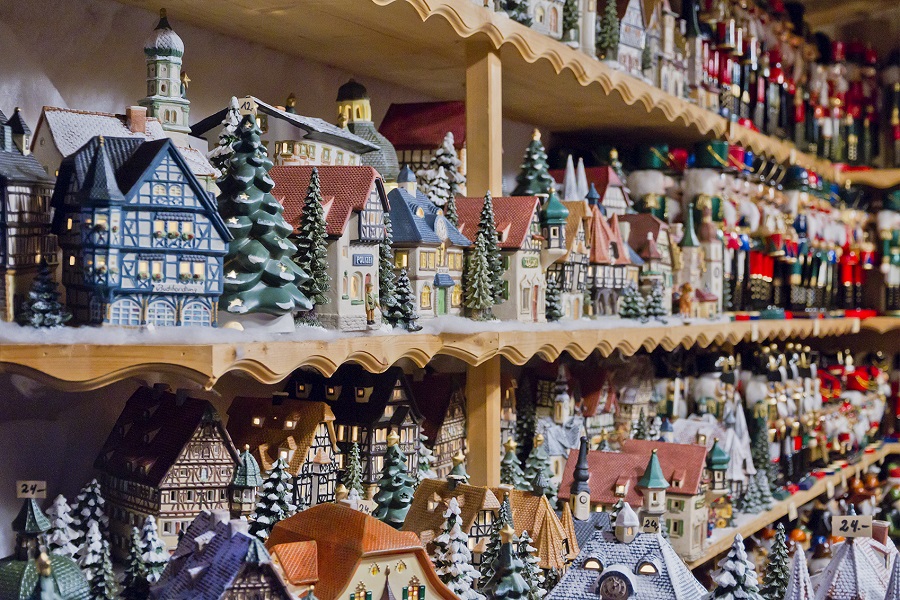 Weihnachtsdeko auf dem Christkindlmarkt St. Nikolaus