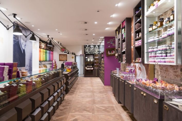 sales_VISITFLANDERS_Chocolate-Line_Bruegge_42176288364_819cf980d6_o_900x600