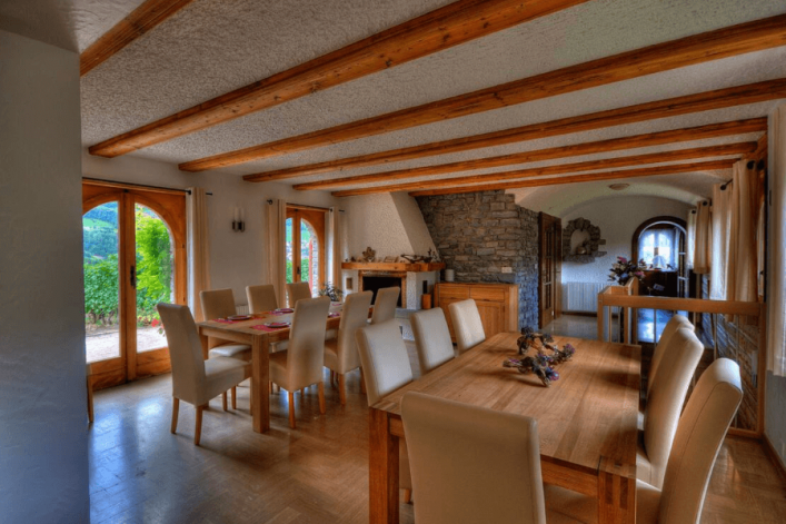 UG-Airbnb_castle1