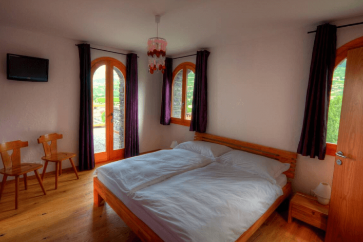 UG-Airbnb_castle2