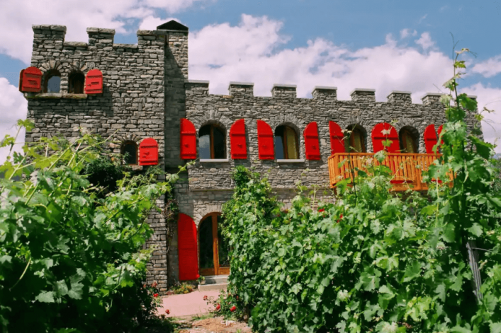 UG-Airbnb_castle4