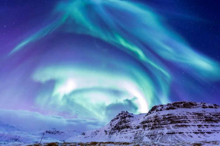 Northern-leichte-Aurora-Island-iStock-471292832