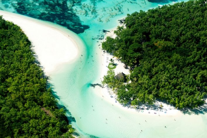 Ile-aux-Cerfs-Mauritius-shutterstock_551548441_900x600
