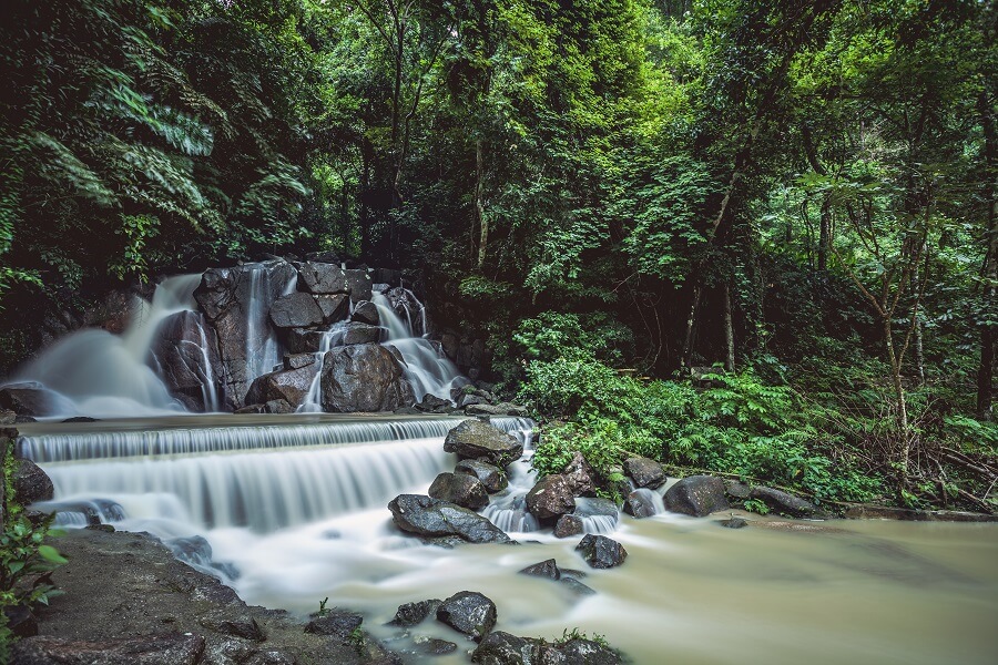 kathu_wasserfall_thailand_GettyImages-545678142