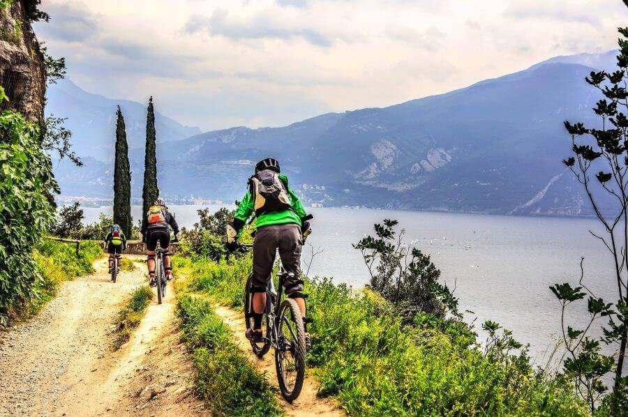 Fahrradfahrer am Gardasee
